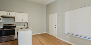 Penthouse level 1bed condo with private balcony Gallery 8