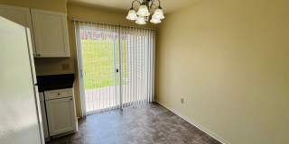 2 Bedroom, 1.5 Bath Townhouse Gallery 7
