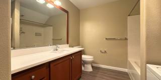 Cozy 1 Bedroom Condo!! Move In Ready! Gallery 14