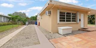 724 NE 2nd St Gallery 1