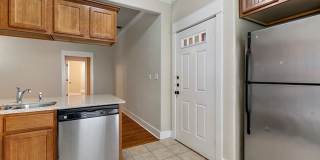 2/1 Condo Near UT and Darrell K Royal Field Gallery 6