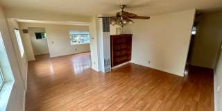 Freshly painted large home near Everett Mall AVAILABLE NOW Gallery 5
