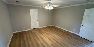 Single-Level Living in an Unbeatable Location Gallery 9