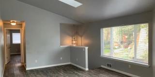Spacious 3-Bed Townhome with Private Yard & Garage Gallery 5