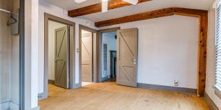 Unique with a Artsy Flare    2 Bed/1.5 Bath in Edgemere Park $995/month! Gallery 22