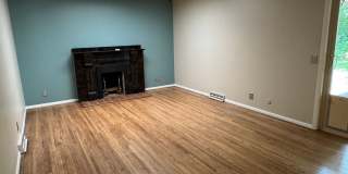 4 Bedroom, 2 Bathroom Home near Louisiana & Osuna Gallery 8