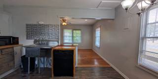 2/1 House With a Detached Garage / Garage Has Pool Table & Bathroom / Large Corner Lot / NBISD Gallery 12