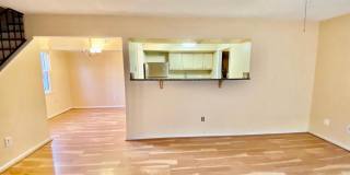 8864 WALUTES Circle Gallery 7