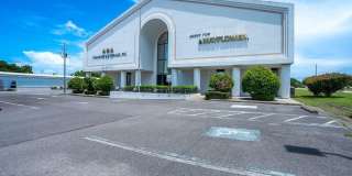 113 NW Hollywood Boulevard Gallery 1