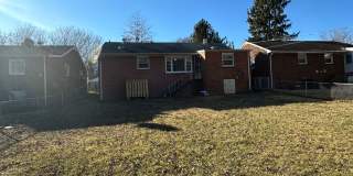 3 bedroom house in Fulton Hill! Laundry, Central HVAC All electric, big fenced yard, hardwoods Gallery 5