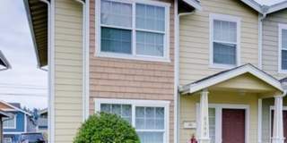 Charming 3BR/2.5BA Tacoma Single-Family Home – Pet Friendly w/ Ample Parking! Charming 3BR/2.5BA Tacoma Single-Family Home – Pet Friendly w/ Ample Parking! Gallery 1