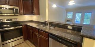 Spacious and Bright Oceanside Condo Gallery 8