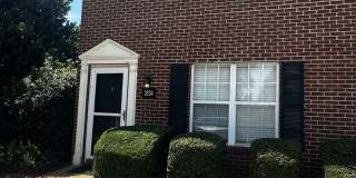 2 bedroom townhome end-unit - great condition! Gallery 1