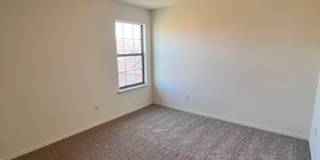 NorthPark / Taylor, TX / 4 bedrooms / Approx 2932 sq. ft. / Refrigerator / Washer & Dryer / New Carpet & Paint Gallery 14