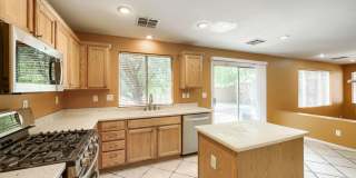 4 Bedroom in a Gated Community with Community Pool & Gym! Gallery 10