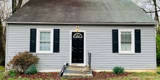 MINUTES TO DOWNTOWN FREDERICKSBURG - 2 BEDROOM COTTAGE Gallery 1