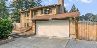 4BR + Finished Heated Garage | Fenced 1/4 Acre | Mins to JBLM Gallery 1