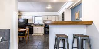 Cute midcentury modern home in central Lubbock! Gallery 10