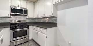 Gorgeous 2 Bed/2 bath apartment in excellent Sherman Oaks area! Gallery 12