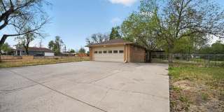 Charming 3BR House in Aurora Gallery 31