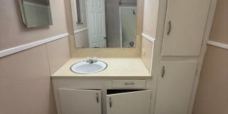 1-bed/1-bath Duplex! Gallery 13