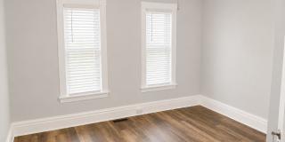 Lower 2 Bedroom Duplex Great Location! Gallery 8