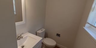 Charming and Spacious South Side 3-Bedroom Duplex Gallery 11
