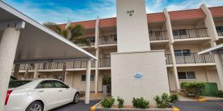 Annual 2-Bedroom 2-Bathroom Second Floor Condo on Venice Island with Stunning Waterfront! Gallery 1
