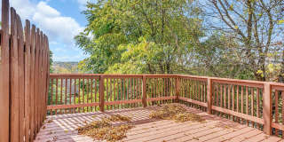 Spacious Two Bed Available July 10th! Central Air, Dishwasher, Laundry, Off Street Parking! Gallery 31