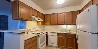 Lovely 1 Bedroom, 1 Bathroom Lakewood Condo! Community POOL!!! Gallery 5