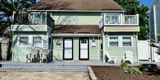 Ready NOW! A Custom Townhouse-Style Duplex Blocks to the Beaches! Fenced Yard - Hot Tub - Pet Friendly - All Appliances! Gallery 1