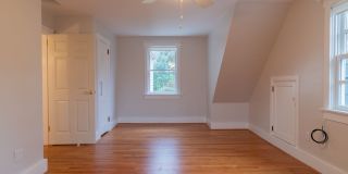 FOR RENT in LAKE BOTTOM! Available NOW! Gallery 21