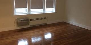 Nice 2 bed in Brookline Gallery 8