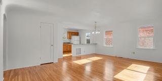 917 N Institute Street Gallery 21