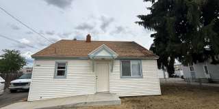 2/1 Updated Hillyard Home Gallery 1