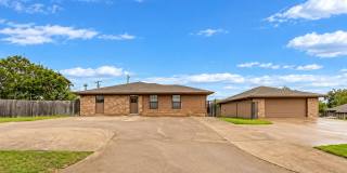 Spacious 4 Bedroom! Close to campus! Gallery 1