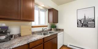 2 Bed, 1 Bath- Bay view apartment near Fairhaven and Boulevard Park Gallery 4