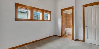 Stylish 3BR/3.5BA Townhome with Vaulted Ceilings & Attached Garage Gallery 21
