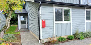 Spacious 2bd 1.75 Condo in Highly Desirable Area with Tons of Storage! Gallery 1