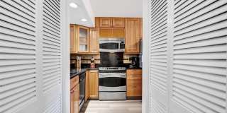 270 Captains Walk Gallery 12