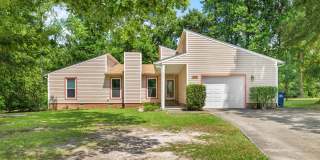 Home in Cul-De-Sac Gallery 1