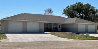 122 South Russell Avenue Gallery 1