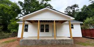 CHARMING COTTAGE AVAILABLE AUGUST OR JULY 2026! Gallery 1