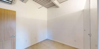 418 E Grand Ave Gallery 14