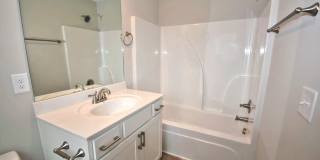 Gorgeous luxury 2BD/2.5BA M'boro townhome w/garage, washer/dryer, across from MTSU! Gallery 12