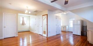 40 E Barrows Street unit: 3 Gallery 1