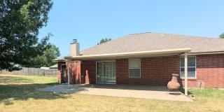 Spacious 3 Bed + Study | Fireplace, Covered Patio & Fully Fenced Backyard Gallery 17