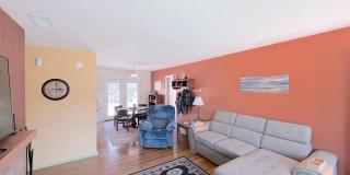Charming 3 Bedroom, 2 Bathroom NE ABQ Home. Refrigerated Air! Spacious backyard. Near Uptown Gallery 12