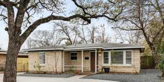 2018 Remodeled 3 bed / 2 bath - wood / tile floors, fenced yard. Hyde Park / Downtown Gallery 6