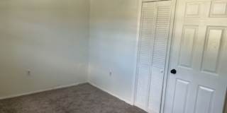 Well maintained 2/1 in a quiet neighborhood Gallery 10